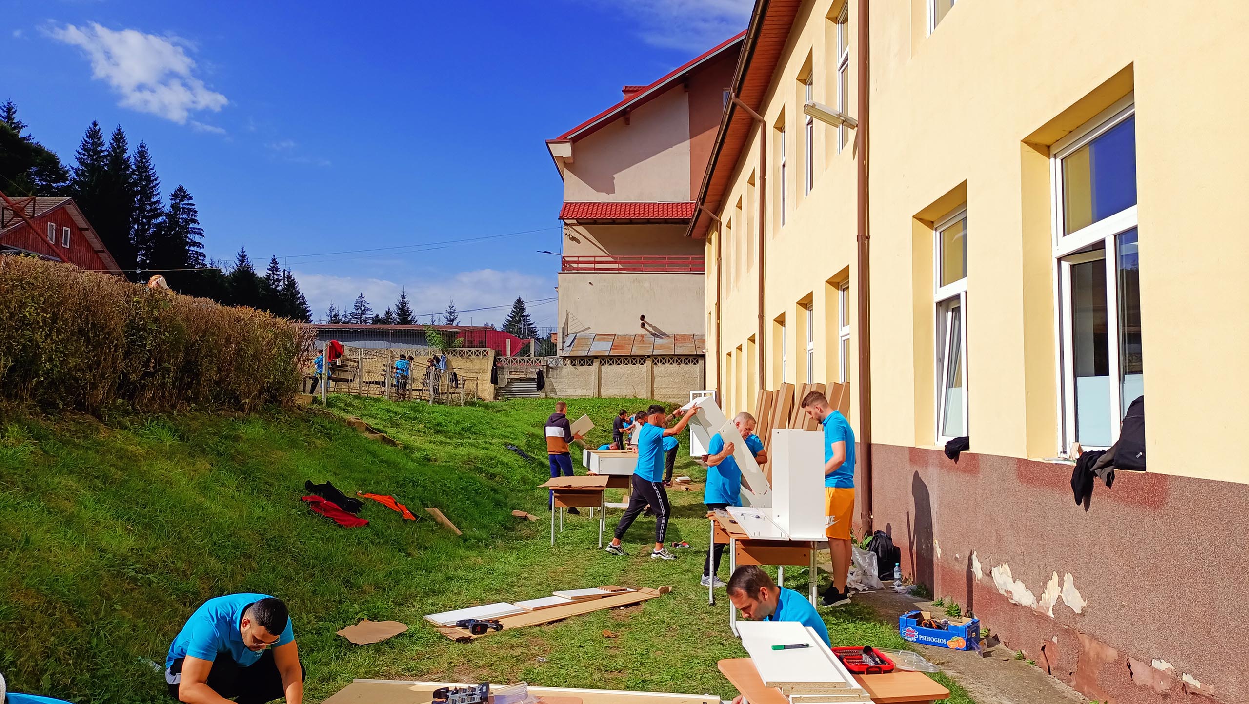 110 angajați ai OSCAR Downstream au renovat Liceul Sextil Pușcariu din județul Brașov